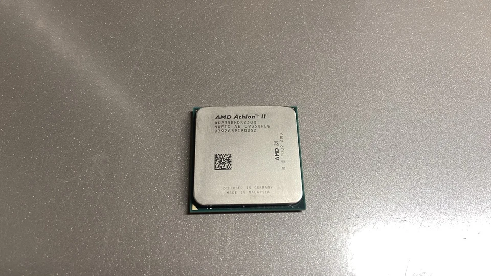 AMD Athlon II X2 235e 2,7 GHz Zócalo de doble núcleo AM3/AM2+ AD235EHDK23GQ CPU 45 vatios Foto 1 de 3