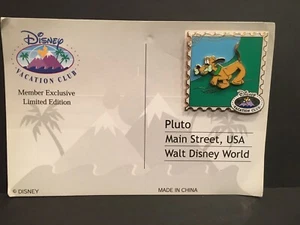 Disney Vacation Club Mitglied exklusive Pluto Briefmarke Pin auf Postkarte - Bild 1 von 2