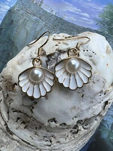 Seashell Earrings, White Oyster Seashell Pearl Earrings Dangle - Picture 1 of 2