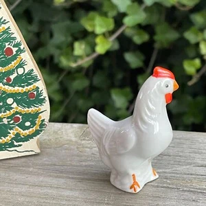 Gallina pondedora blanca de 2,25" de los años 50 importación de Japón de los años 50 gallina ponedora blanca pollo - Imagen 1 de 3
