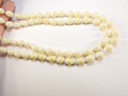 OFF WHITE Collana AB rivestita in plastica bianco sporco con perline 53 pollici vintage