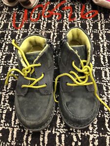 Boys UGG boots size 6 multicolor