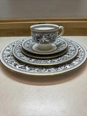Wedgwood Florentine Black W4312 - 5 Piece Place Setting Mdae in England - Image 1 of 4