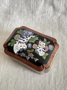 Antique Japanese Cloisonné Cats Playing With Fish And Floral Design Lidded Box  - Picture 1 of 21