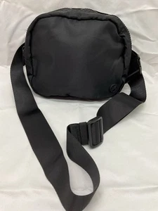 Gaiam Yoga Sidekick Waist Pack Belt Waist Bag All Black crossbody Purse Logo EUC - Picture 1 of 6