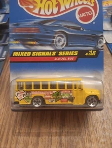 Hot Wheels School Bus 736 Ford Classic B Series 6th Generation 1998 Creased Card - Picture 1 of 15