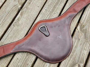 Devoucoux Dos Tonos Marrón Acolchado Protector del Vientre Tachuela Circunferencia de Salto - 54"-135 cm - ¡NUEVO CON ETIQUETAS! - Imagen 1 de 8