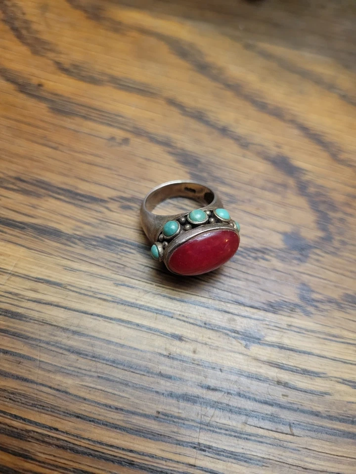 Винтажное и тяжелое кольцо из чистого серебра с кораллом и бирюзой - огранка кабахон - Изображение 1 из 3