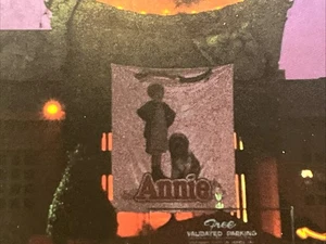 Postal de "Annie Movie" de Hollywood Theater 1982 - Imagen 1 de 9