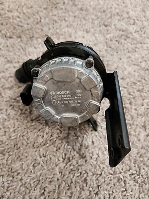 MERCEDES-BENZ A 000 500 26 86 2013-2022 BOMBA DE AGUA 0 392 024 050 Foto 1 de 4