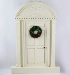 Vintage 1992 Byers Choice Wood Christmas Door w/ Wreath Display For Carolers - Picture 1 of 5