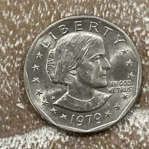1979 P Susan B Anthony Lucky Dollar Coin - Picture 1 of 2