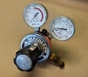 MATHESON REGULATOR 8LA-510 W/ GAUGE 63-3106 0-30PSI, 63-3142 0-400PSI - Picture 1 of 10