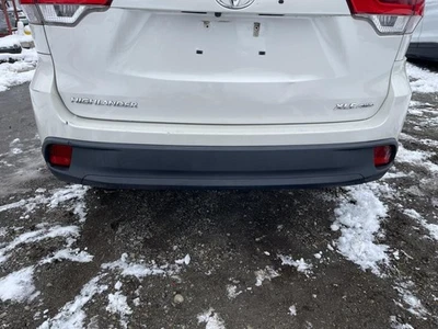 2014-19 TOYOTA HIGHLANDER TAMPA DE PARA-CHOQUE TRASEIRO ARRANHÕES BRANCO PC:070 77K XLE 61694 - Imagem 1 de 4