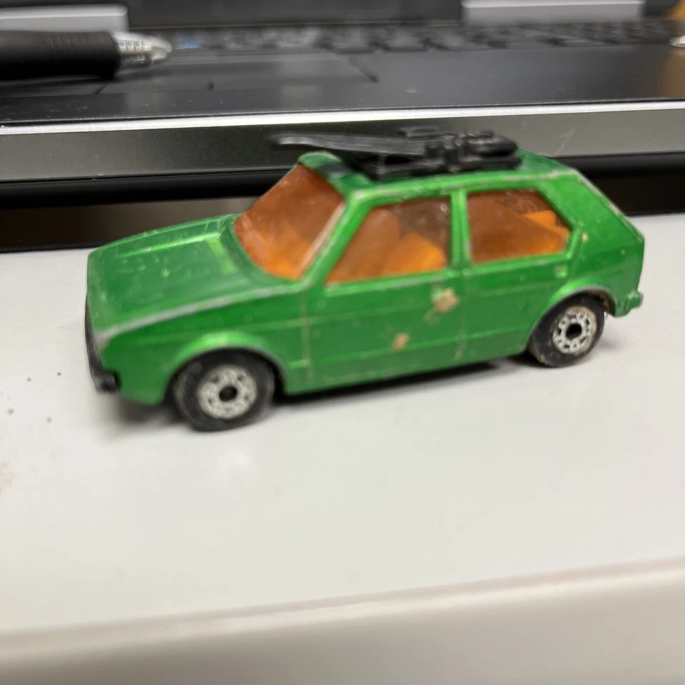Matchbox Lesney Superfast Nº 7 V W Golf Verde con 1 tabla de surf negra y enganche Foto 1 de 4