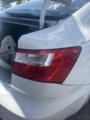 12 13 2014 15 16 17 Kia Rio pasajero derecho derecha luz trasera lámpara | cuarto montado Foto 1 de 4