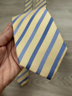 Corbata de seda a rayas amarillas y azules de Marks & Spencer Foto 1 de 4