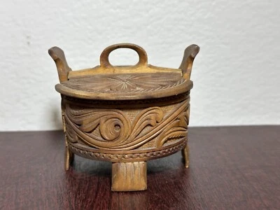 NORWEGIAN NORWAY HANDCARVED WOOD 'GRØTAMBAR' ROMMEGRØT BOX Missing Leg - Image 1 of 4