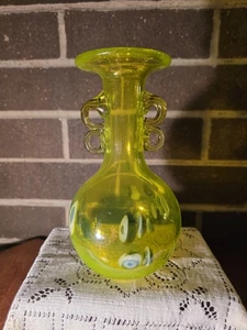 Vintage mundgeblasene Kunstglas Vase zitronengelb Doppelschlaufengriffe  - Bild 1 von 9