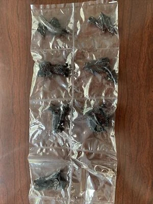 Hot Toys Snap Kits AVP BATTLE Alien Xenomorph 3.75” Variant Alien Vs Predator - Image 1 of 4