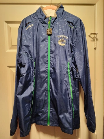 Vancouver Canucks Reebok Center Ice Mens Jacket Mesh Full Zip Size Large NWT Cover