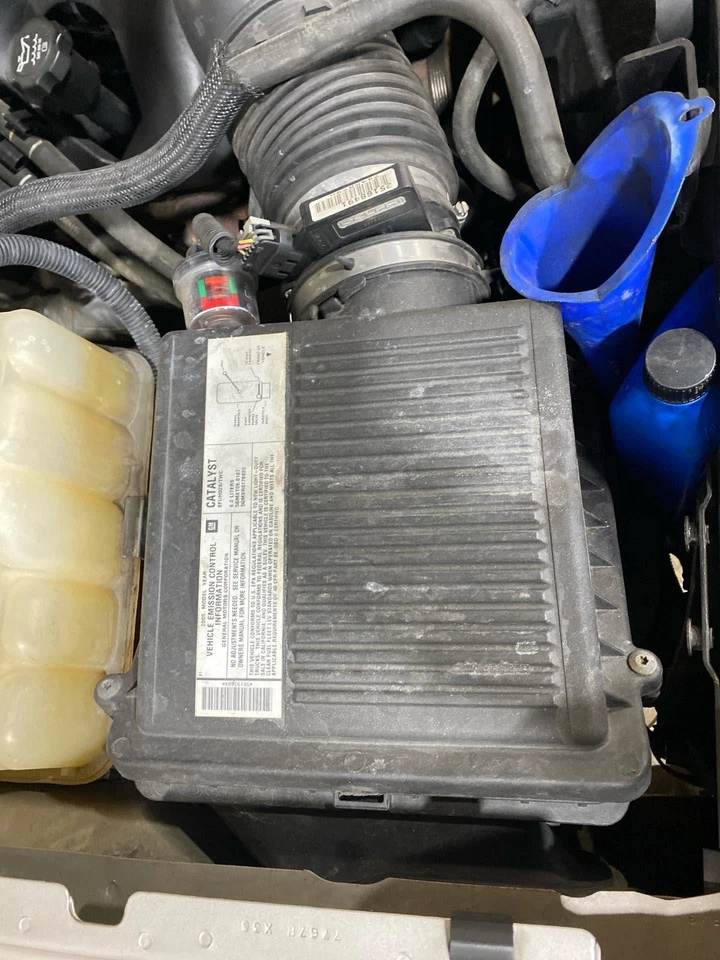 Purificador de aire Cadillac Escalade 02 03 04 05 06 Foto 1 de 1