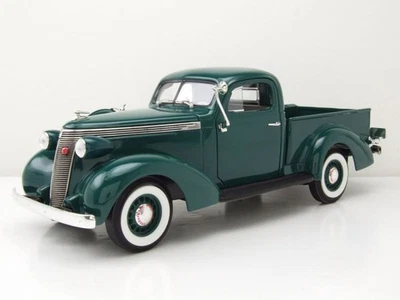 Studebaker Coupe Express Pick Up 1937 Verde Modellino 1:18 Lucky Die Cast - Immagine 1 di 4