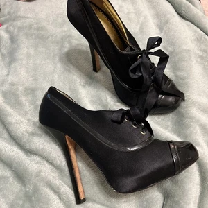 Y2K Vintage 00s Black Satin Bebe Kristan Lace Up Patent Fetish Heels 9B Fits 8.5 - Picture 1 of 8
