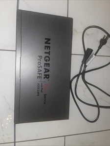 NETGEAR ProSAFE 24-Port Gigabit Managed Switch w/12 PoE Ports 100W (JGS524PE) - Picture 1 of 2
