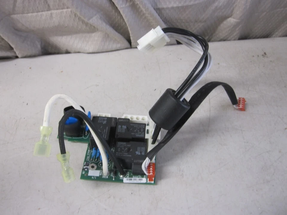 Placa de control de relé de alimentación UPS genuina APC 640-1083E Rev 05 - Funciona muy bien Foto 1 de 4