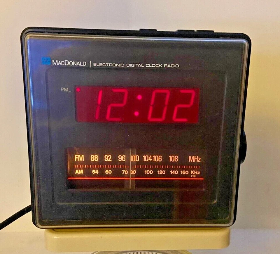 MacDonald LED Reloj Radio AM FM Atenuador Electrónico De Colección ECR15 Madera Grano Funciona Foto 1 de 1