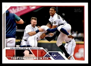 2023 Topps #174 Seattle Mariners Team Card 'Celebration in Seattle' - Picture 1 of 2