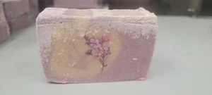 Jabón de leche de cabra con aroma a arándano, lote pequeño de jabón hecho a mano, rústico 1 barra - Imagen 1 de 2