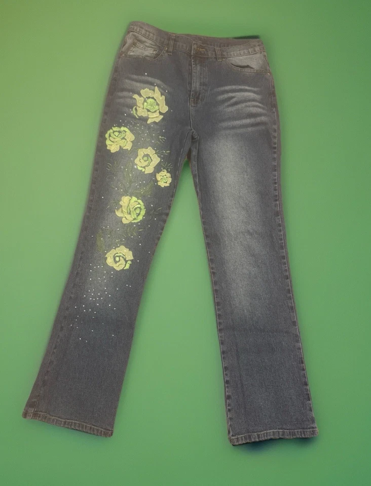 Pantalones de mezclilla DG2 de Diane Gilman con apliques bordados florales estrás talla 8 corte bota  Foto 1 de 4