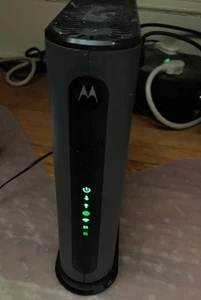 Motorola MG7550 16x4 DOCSIS 3.0 Cable Modem Plus AC1900 Router - Picture 1 of 3