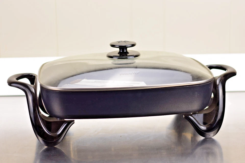 Presto 16 pulgadas Sartén eléctrica de cerámica con cubierta de vidrio, asas Cool-touch Foto 1 de 3