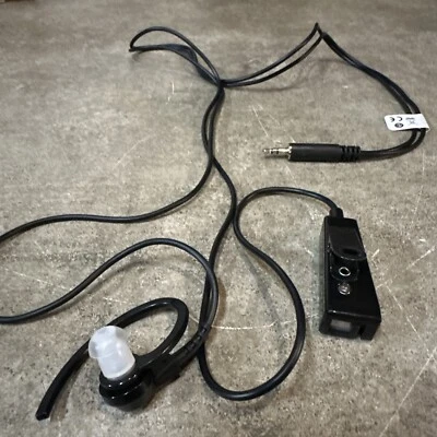 Motorola Bdn6729a Earpiece W/ Microphone And Ptt Combined - Image 1 of 4