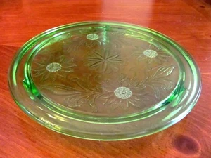 VINTAGE JEANETTE USA VASELINE GREEN GLASS 'SUNFLOWERS' FOOTED CAKE STAND PLATE - Picture 1 of 7