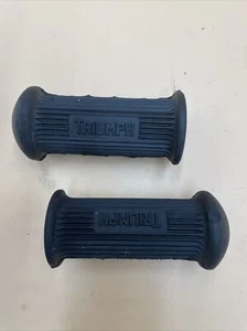 82-9630 TRIUMPH RUBBER FOOTPEGS FOOTRESTS 650 500 BONNEVILLE TRIDENT 750 T150 UK - Picture 1 of 5
