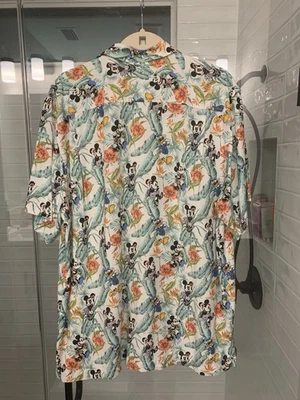 Camisa Tommy Bahama Disney Para Hombre Grande Mickey Minnie Jungle Jubilee Camp Loop Foto 1 de 4