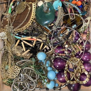 Junk Jewelry Lot - Vintage- Mod Wear, Parts, Repair 2 Lb - Picture 1 of 10