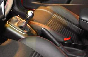 CUFFIA CAMBIO E FRENO VERA PELLE per ALFA ROMEO GIULIETTA dal 2010 - Afbeelding 1 van 5