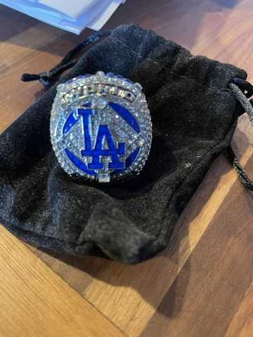 2020 Los Angeles LA Dodgers World Series  REPLICA Ring Betts with box! Size 9! Cover