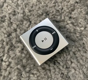 Apple iPod Shuffle 4th Generation 2GB Silver ref.842 - Picture 1 of 4