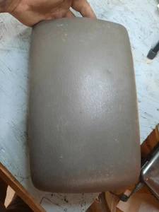 JEEP LIBERTY 2002 2003 2004 2005 2006 2007 CENTER CONSOLE LID ARMREST - Picture 1 of 3