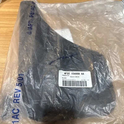 Kit Ford 4F2Z-16A550-AA - Guardabarros 2004-2007 Ford Freestar Foto 1 de 3