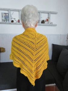 Schultertuch "SONNENBLUME" von BabsundKira - Bild 1 von 2