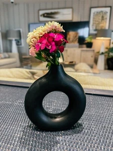 Small Black Smooth Donut-Shaped Nordic Ceramic Vase for Modern Home Decor - Picture 1 of 7