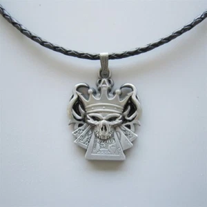 Collar de cuero colgante con dije de metal calavera corona vintage - Imagen 1 de 4