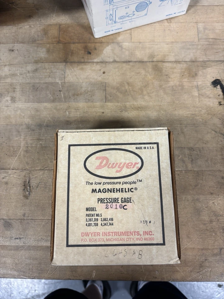 NEW Dwyer 2010C MAGNEHELIC 0-10 Inches of Water Pressure Gauge - Image 1 of 1